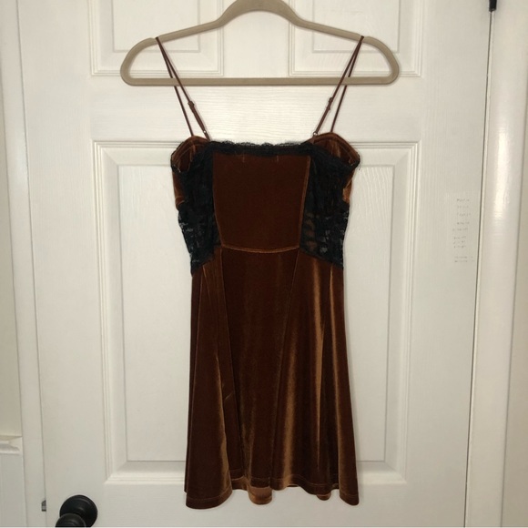 Urban Outfitters Faith Velvet Lace Dress - Picture 8 of 10